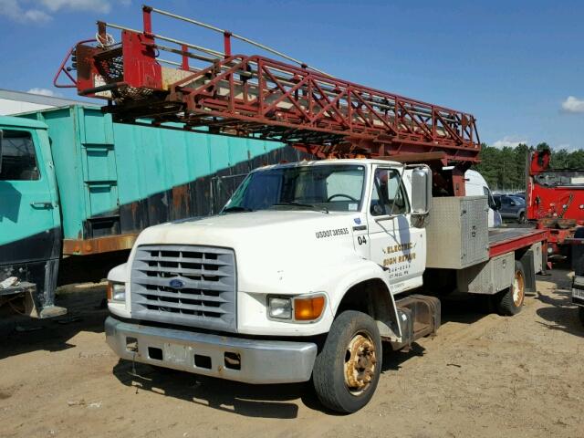 1FDNF80C8WVA11090 - 1998 FORD F800 WHITE photo 2