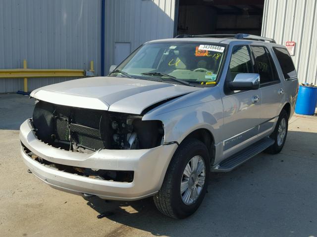 5LMFU27517LJ06339 - 2007 LINCOLN NAVIGATOR SILVER photo 2