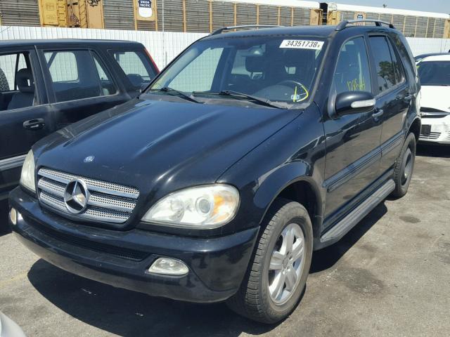 4JGAB75E15A542037 - 2005 MERCEDES-BENZ ML 500 BLACK photo 2