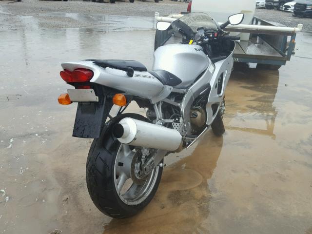 JKAZX4J106A061475 - 2006 KAWASAKI ZX600 J1 GRAY photo 4