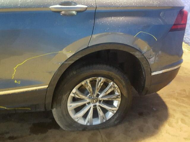 3VV3B7AX2JM081417 - 2018 VOLKSWAGEN TIGUAN SE Сірий фото 9