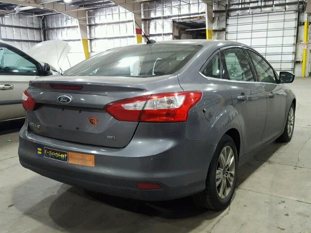 1FAHP3H25CL122576 - 2012 FORD FOCUS SEL GRAY photo 4