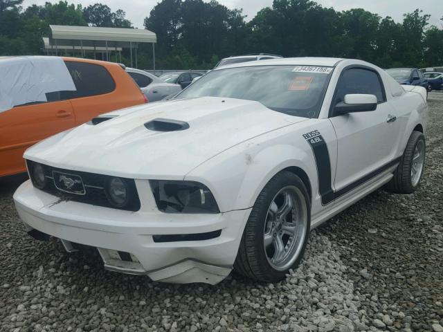 1ZVHT82H165230876 - 2006 FORD MUSTANG GT WHITE photo 2