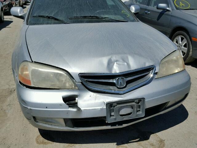 19UYA42711A025889 - 2001 ACURA 3.2CL TYPE SILVER photo 9