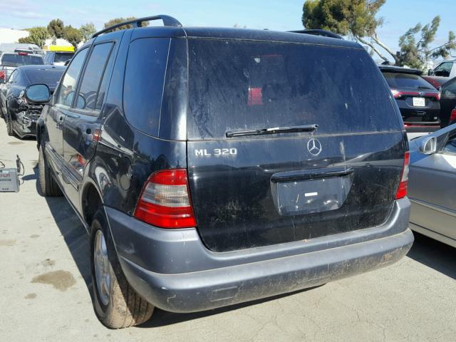 4JGAB54E3XA132008 - 1999 MERCEDES-BENZ ML 320 BLACK photo 3