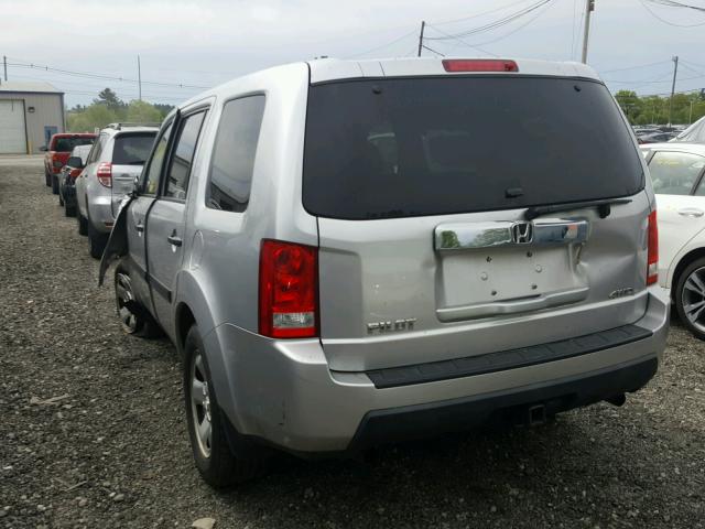 5FNYF4H28BB001318 - 2011 HONDA PILOT LX SILVER photo 3