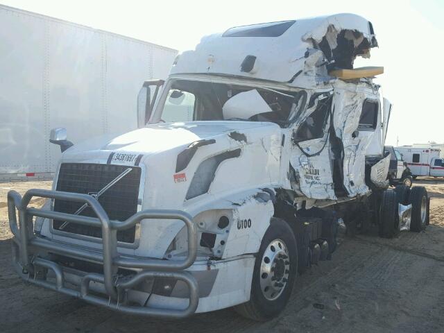 4V4NC9EJ5FN176125 - 2015 VOLVO VN VNL WHITE photo 2