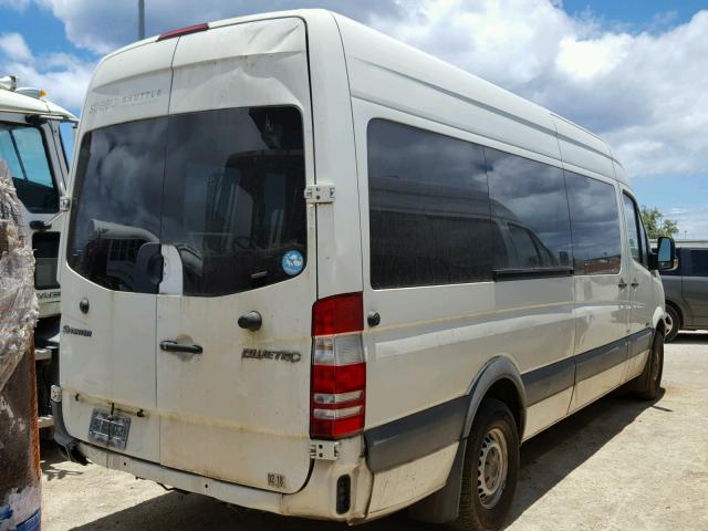 WDZPE8CC9C5616842 - 2012 MERCEDES-BENZ SPRINTER 2 WHITE photo 4