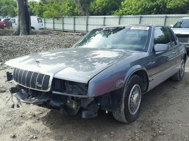 1G4EZ13L6PU402837 - 1993 BUICK RIVIERA SILVER photo 2