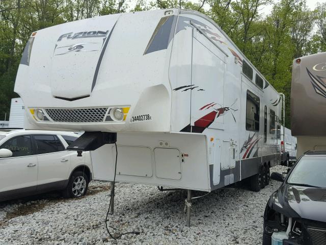 4YDF40521AF810239 - 2010 KEYSTONE MONTANA WHITE photo 2