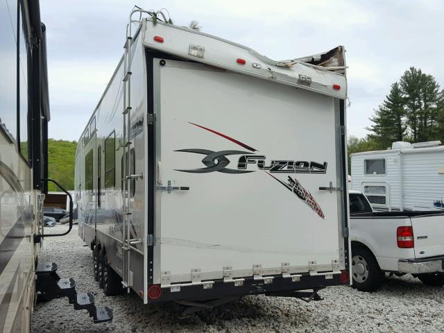 4YDF40521AF810239 - 2010 KEYSTONE MONTANA WHITE photo 3