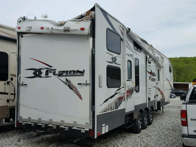 4YDF40521AF810239 - 2010 KEYSTONE MONTANA WHITE photo 4