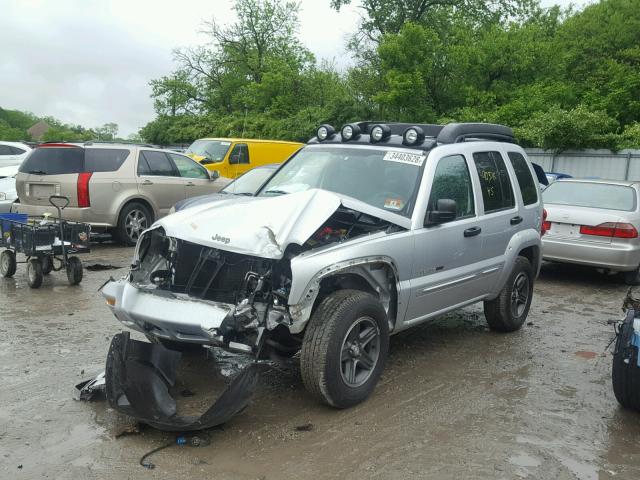 1J8GL38K33W604388 - 2003 JEEP LIBERTY RE SILVER photo 2