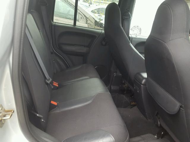 1J8GL38K33W604388 - 2003 JEEP LIBERTY RE 银色 照片 6