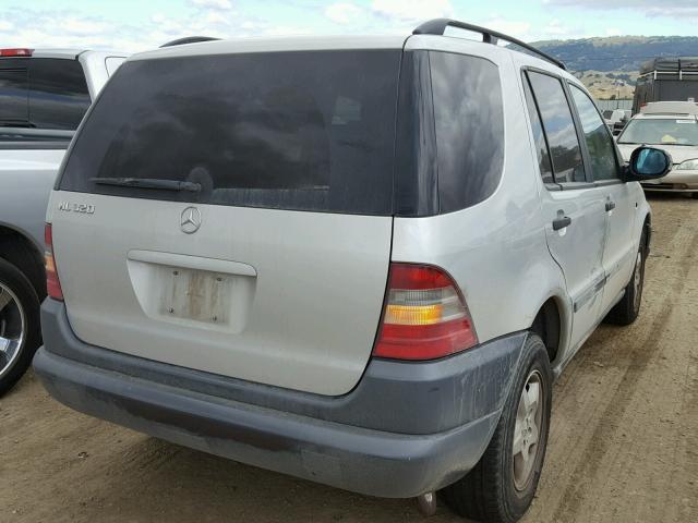 4JGAB54E4XA099780 - 1999 MERCEDES-BENZ ML 320 SILVER photo 4