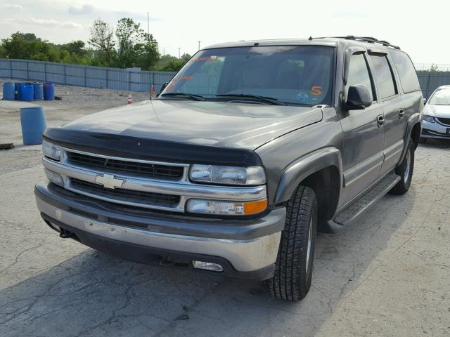 1GNEC16Z42J159942 - 2002 CHEVROLET SUBURBAN C GRAY photo 2