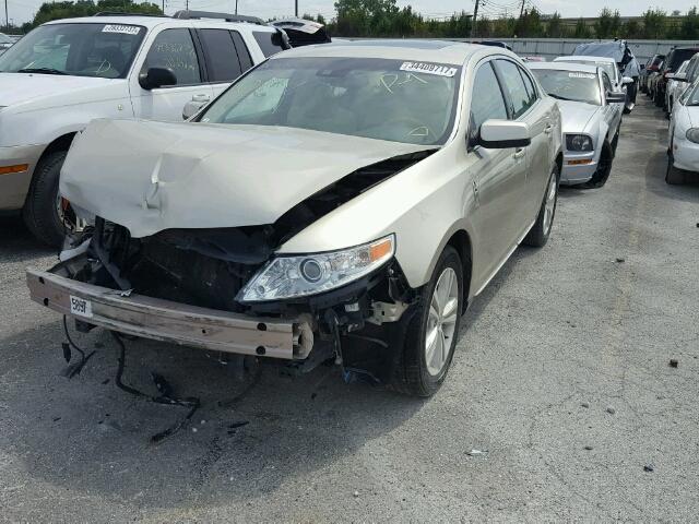 1LNHL9DR2AG607531 - 2010 LINCOLN MKS GOLD photo 2