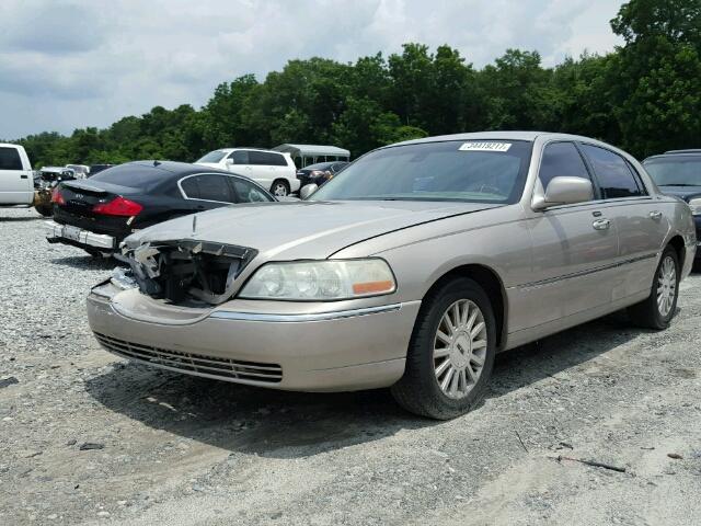 1LNHM82W83Y661672 - 2003 LINCOLN TOWN CAR S SILVER photo 2