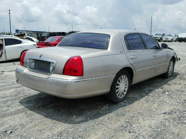 1LNHM82W83Y661672 - 2003 LINCOLN TOWN CAR S SILVER photo 4