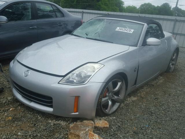 JN1BZ36A08M850914 - 2008 NISSAN 350Z ROADS SILVER photo 2