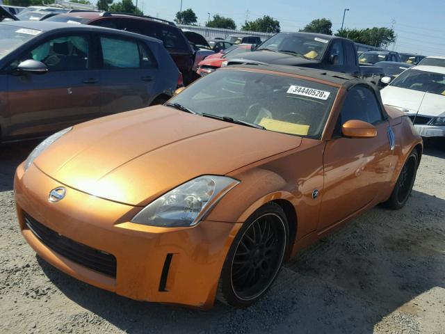 JN1AZ36AX4T006133 - 2004 NISSAN 350Z ROADS ORANGE photo 2