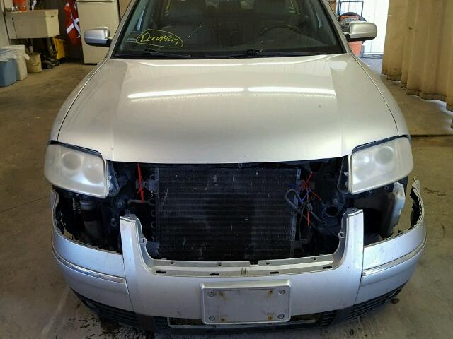 WVWYH63B63E164808 - 2003 VOLKSWAGEN PASSAT GLX 银色 照片 9