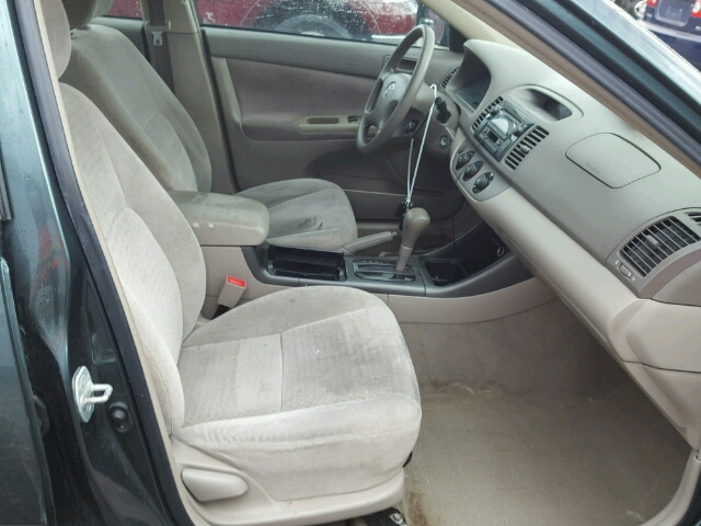 4T1BE32K62U539451 - 2002 TOYOTA CAMRY LE მწვანე ფოტო 5