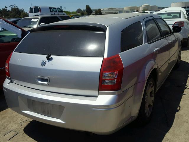 2D4FV48T15H512986 - 2005 DODGE MAGNUM SE SILVER photo 4