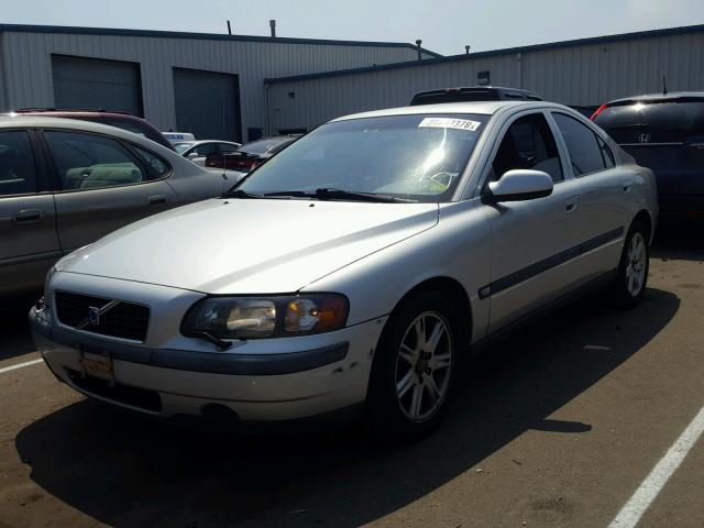YV1RS61R422130978 - 2002 VOLVO S60 SILVER photo 2