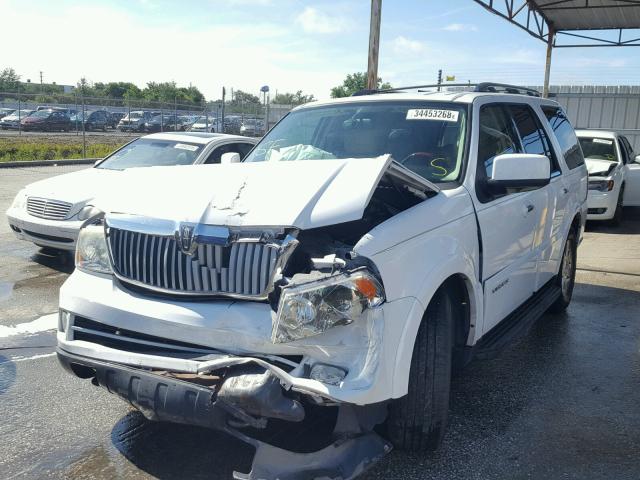 5LMFU27555LJ07927 - 2005 LINCOLN NAVIGATOR 白色 照片 2
