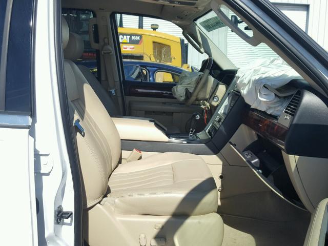 5LMFU27555LJ07927 - 2005 LINCOLN NAVIGATOR 白色 照片 5