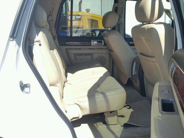 5LMFU27555LJ07927 - 2005 LINCOLN NAVIGATOR 白色 照片 6