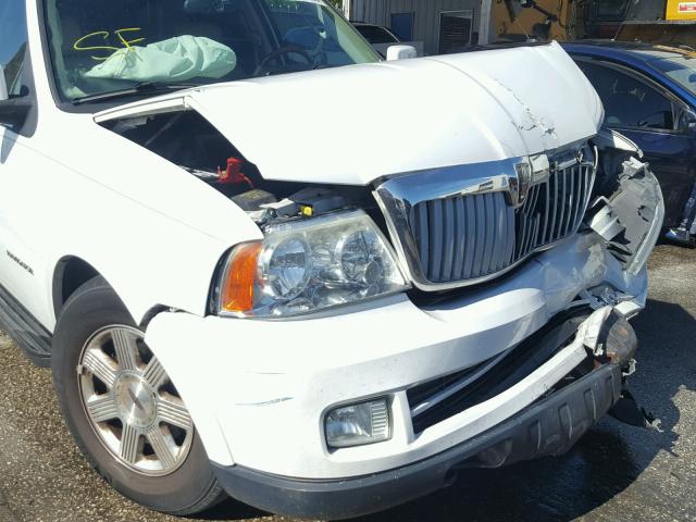 5LMFU27555LJ07927 - 2005 LINCOLN NAVIGATOR 白色 照片 9