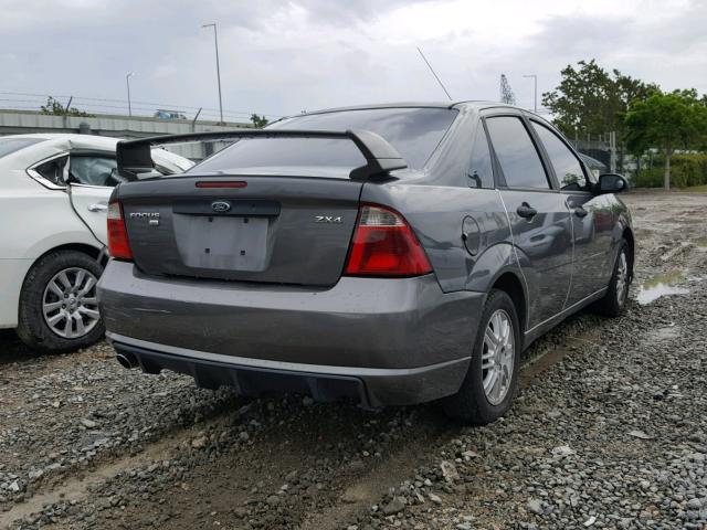 1FAFP34NX6W153820 - 2006 FORD FOCUS ZX4 GRAY photo 4