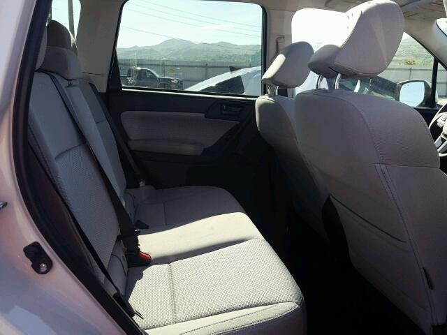 JF2SJAGC2JH412548 - 2018 SUBARU FORESTER 2 WHITE photo 6