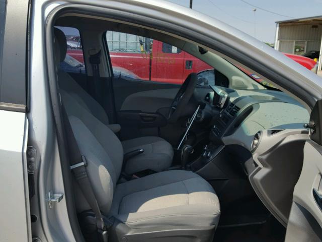 1G1JA5SH4D4229158 - 2013 CHEVROLET SONIC LS 银色 照片 5
