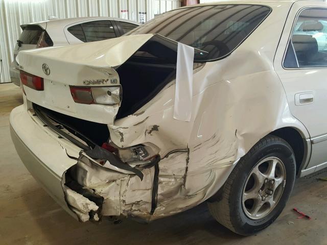 JT2BG22K2X0356869 - 1999 TOYOTA CAMRY LE თეთრი ფოტო 9