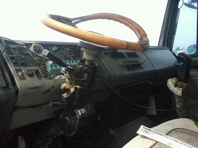 1FVXTWEB9XHB08719 - 1999 FREIGHTLINER MEDIUM CON BLACK photo 9