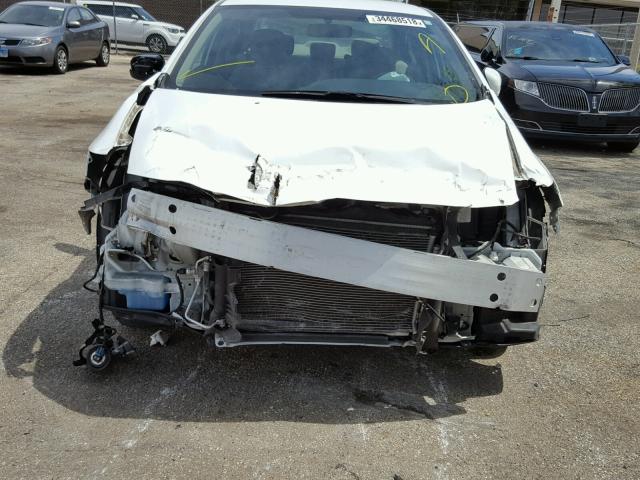 19XFB2F57FE054396 - 2015 HONDA CIVIC LX WHITE photo 9