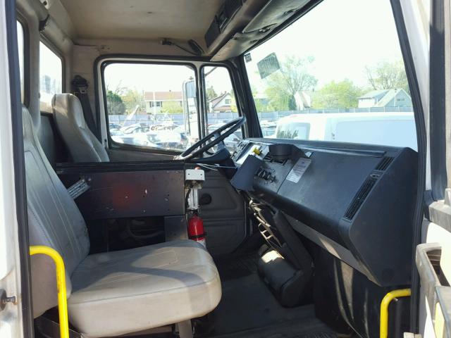 1FVABTAK21HH15372 - 2001 FREIGHTLINER MEDIUM CON WHITE photo 5