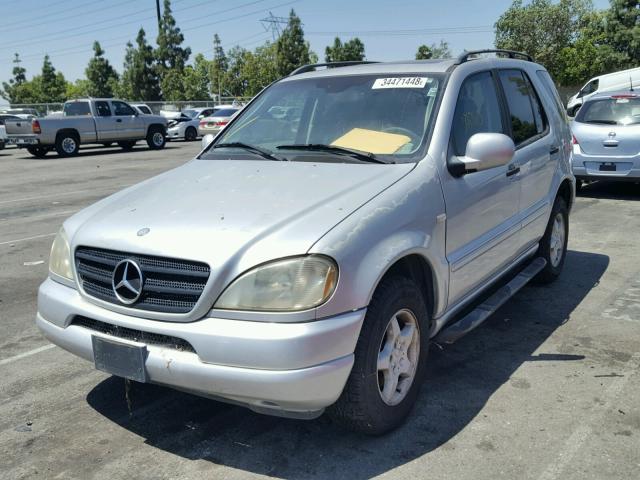 4JGAB54E91A279246 - 2001 MERCEDES-BENZ ML 320 SILVER photo 2