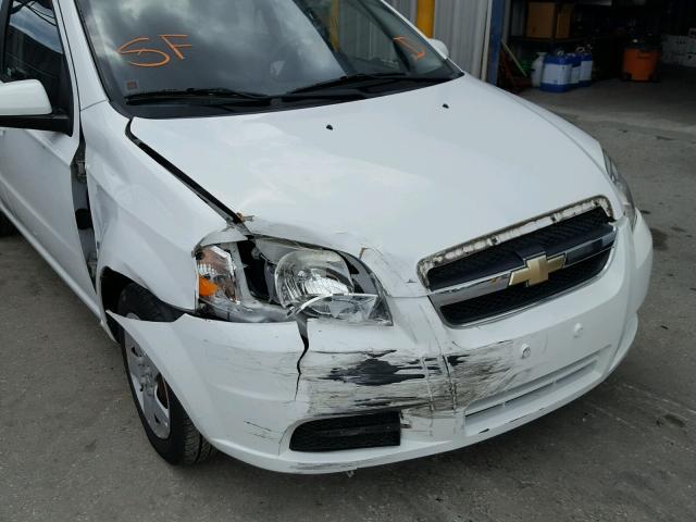 KL1TD56E19B344754 - 2009 CHEVROLET AVEO LS WHITE photo 9