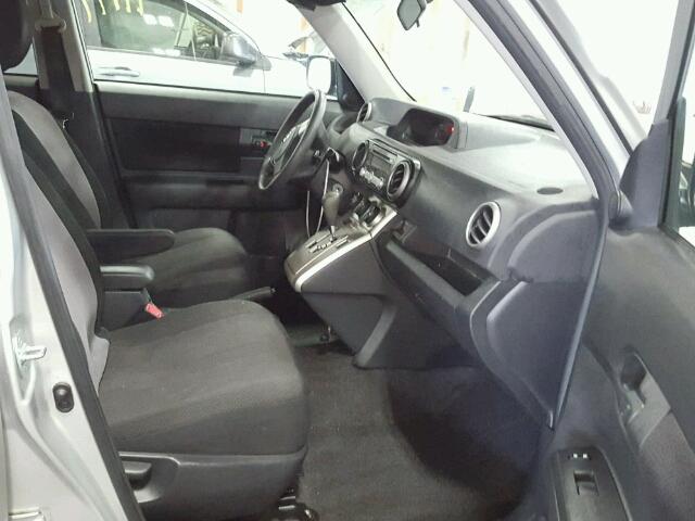 JTLKE50EX81052572 - 2008 TOYOTA SCION XB SILVER photo 5