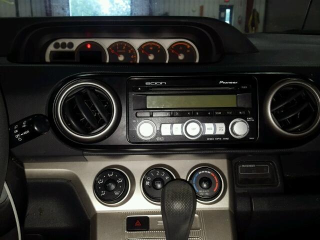 JTLKE50EX81052572 - 2008 TOYOTA SCION XB SILVER photo 9