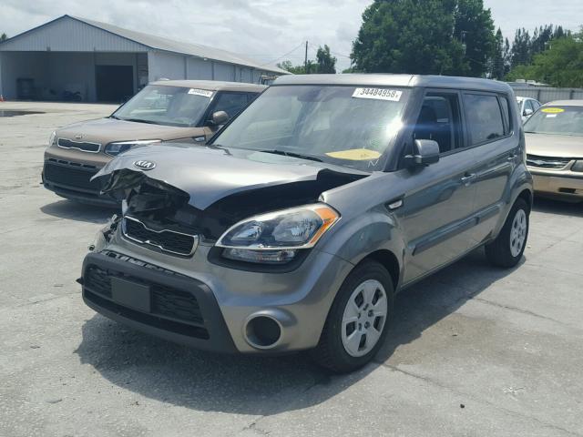 KNDJT2A56D7605218 - 2013 KIA SOUL GRAY photo 2