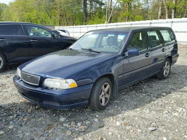 YV1LW5574W2476855 - 1998 VOLVO V70 BLUE photo 2