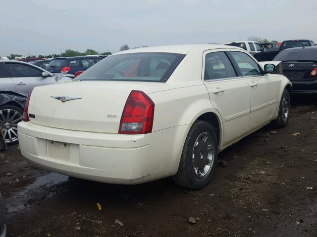 2C3KA43R16H212504 - 2006 CHRYSLER 300 WHITE photo 4