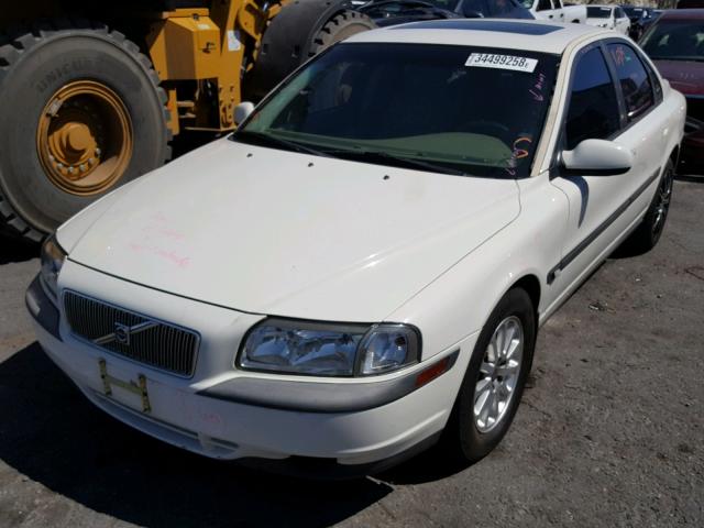 YV1TS94D111192690 - 2001 VOLVO S80 WHITE photo 2