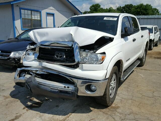 5TFEM5F19BX034679 - 2011 TOYOTA TUNDRA CRE WHITE photo 2