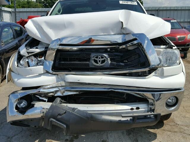 5TFEM5F19BX034679 - 2011 TOYOTA TUNDRA CRE WHITE photo 7